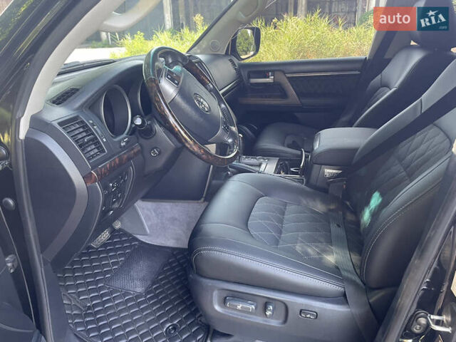 Черный Тойота Ленд Крузер, объемом двигателя 4.46 л и пробегом 305 тыс. км за 30500 $, фото 11 на Automoto.ua