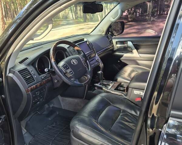 Черный Тойота Ленд Крузер, объемом двигателя 4.5 л и пробегом 364 тыс. км за 28900 $, фото 12 на Automoto.ua