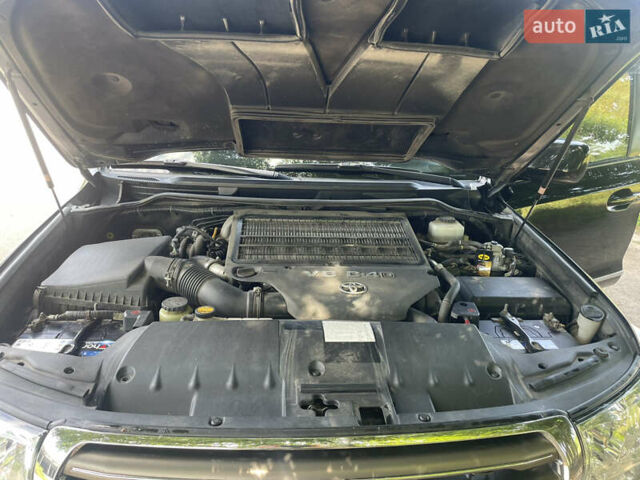 Черный Тойота Ленд Крузер, объемом двигателя 4.46 л и пробегом 305 тыс. км за 30500 $, фото 28 на Automoto.ua