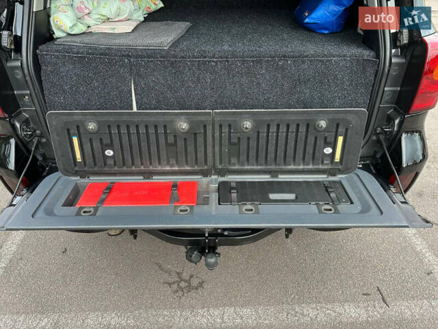 Черный Тойота Ленд Крузер, объемом двигателя 4.67 л и пробегом 290 тыс. км за 27000 $, фото 14 на Automoto.ua