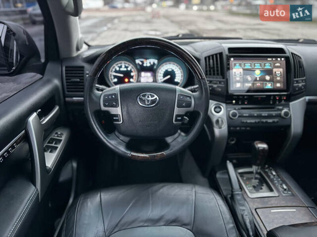 Черный Тойота Ленд Крузер, объемом двигателя 4.5 л и пробегом 335 тыс. км за 23500 $, фото 23 на Automoto.ua