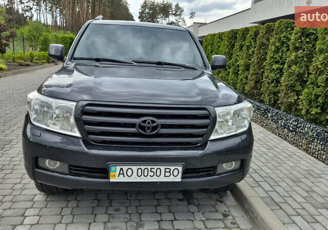 Черный Тойота Ленд Крузер, объемом двигателя 4.46 л и пробегом 294 тыс. км за 30000 $, фото 2 на Automoto.ua