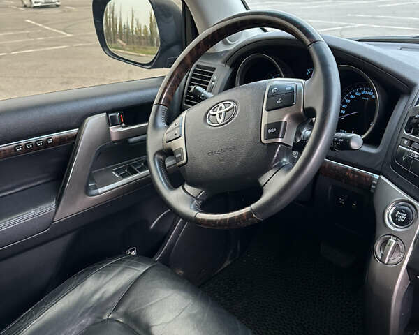 Черный Тойота Ленд Крузер, объемом двигателя 4.46 л и пробегом 300 тыс. км за 31999 $, фото 11 на Automoto.ua