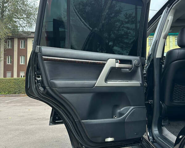 Черный Тойота Ленд Крузер, объемом двигателя 4.67 л и пробегом 290 тыс. км за 27000 $, фото 6 на Automoto.ua