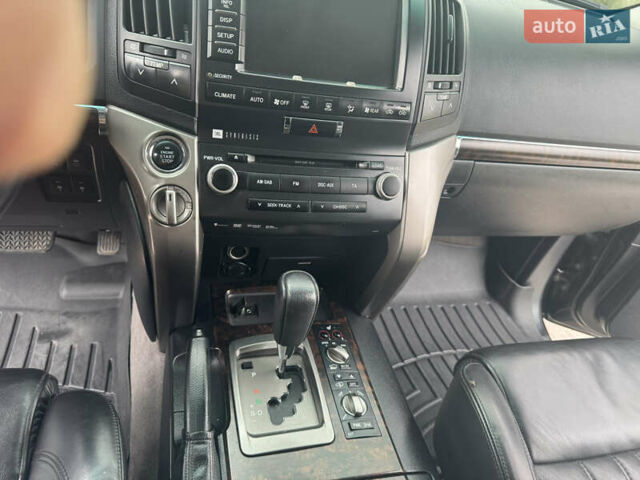 Чорний Тойота Ленд Крузер, об'ємом двигуна 4.46 л та пробігом 390 тис. км за 27000 $, фото 11 на Automoto.ua