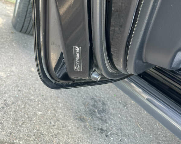 Черный Тойота Ленд Крузер, объемом двигателя 4.46 л и пробегом 305 тыс. км за 30500 $, фото 30 на Automoto.ua