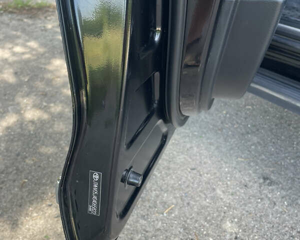 Черный Тойота Ленд Крузер, объемом двигателя 4.46 л и пробегом 305 тыс. км за 30500 $, фото 29 на Automoto.ua