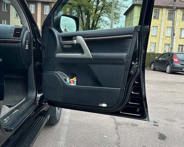 Черный Тойота Ленд Крузер, объемом двигателя 4.67 л и пробегом 290 тыс. км за 27000 $, фото 5 на Automoto.ua