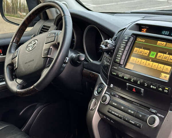 Черный Тойота Ленд Крузер, объемом двигателя 4.46 л и пробегом 300 тыс. км за 31999 $, фото 10 на Automoto.ua