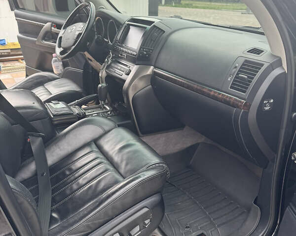 Чорний Тойота Ленд Крузер, об'ємом двигуна 4.46 л та пробігом 390 тис. км за 27000 $, фото 7 на Automoto.ua
