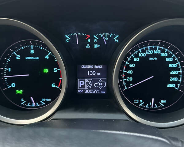 Черный Тойота Ленд Крузер, объемом двигателя 4.46 л и пробегом 300 тыс. км за 31999 $, фото 12 на Automoto.ua