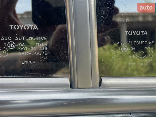 Черный Тойота Ленд Крузер, объемом двигателя 4.46 л и пробегом 305 тыс. км за 30500 $, фото 23 на Automoto.ua