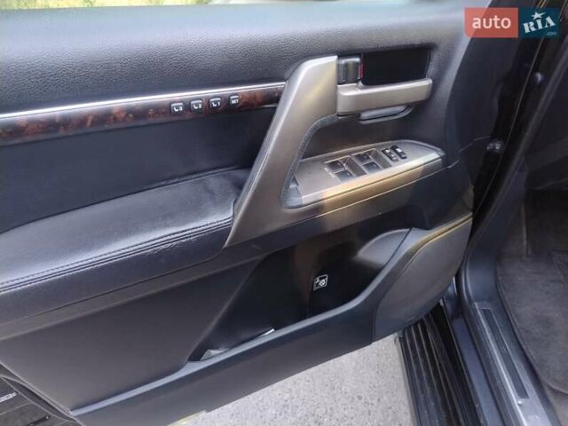 Черный Тойота Ленд Крузер, объемом двигателя 4.46 л и пробегом 335 тыс. км за 29990 $, фото 19 на Automoto.ua