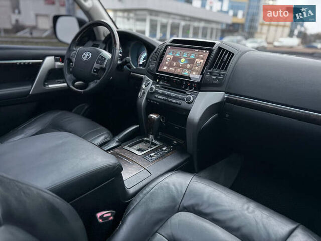 Черный Тойота Ленд Крузер, объемом двигателя 4.5 л и пробегом 335 тыс. км за 23500 $, фото 30 на Automoto.ua