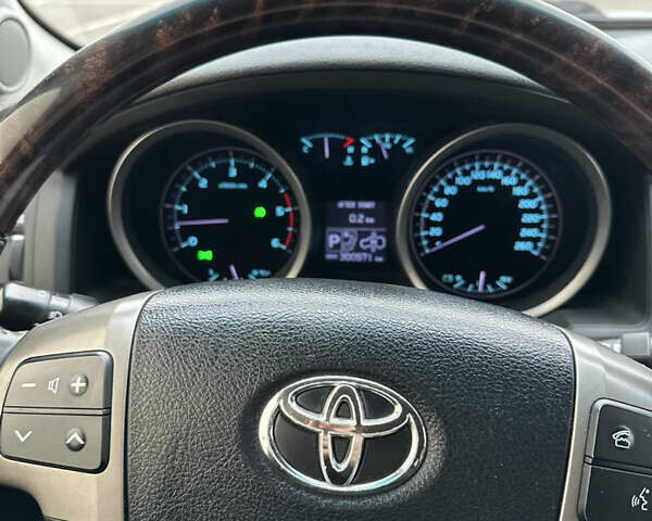 Черный Тойота Ленд Крузер, объемом двигателя 4.46 л и пробегом 300 тыс. км за 31999 $, фото 13 на Automoto.ua