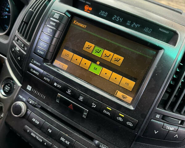 Черный Тойота Ленд Крузер, объемом двигателя 4.46 л и пробегом 294 тыс. км за 30000 $, фото 1 на Automoto.ua