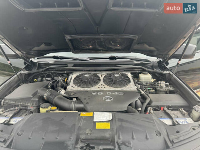 Чорний Тойота Ленд Крузер, об'ємом двигуна 4.46 л та пробігом 390 тис. км за 27000 $, фото 12 на Automoto.ua