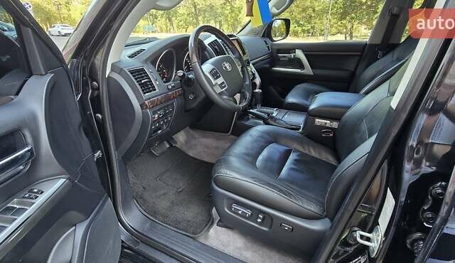 Чорний Тойота Ленд Крузер, об'ємом двигуна 4.61 л та пробігом 305 тис. км за 29000 $, фото 53 на Automoto.ua