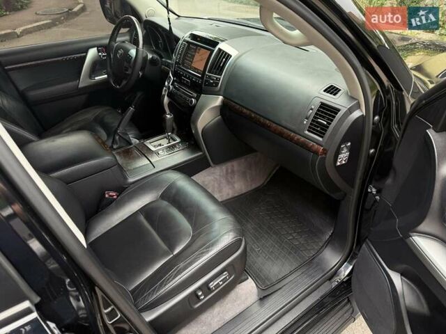 Черный Тойота Ленд Крузер, объемом двигателя 4.5 л и пробегом 174 тыс. км за 35500 $, фото 37 на Automoto.ua