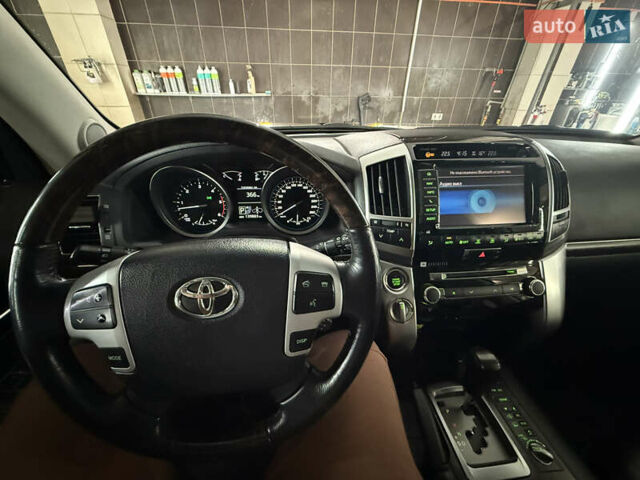 Черный Тойота Ленд Крузер, объемом двигателя 4.46 л и пробегом 140 тыс. км за 41000 $, фото 3 на Automoto.ua