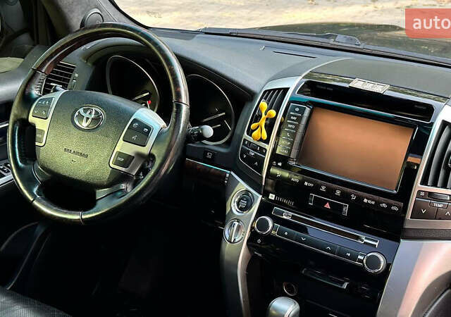 Чорний Тойота Ленд Крузер, об'ємом двигуна 4.46 л та пробігом 290 тис. км за 39000 $, фото 9 на Automoto.ua