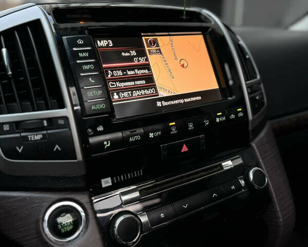 Чорний Тойота Ленд Крузер, об'ємом двигуна 4.46 л та пробігом 285 тис. км за 27800 $, фото 12 на Automoto.ua