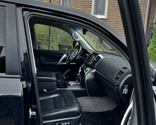 Черный Тойота Ленд Крузер, объемом двигателя 4.46 л и пробегом 260 тыс. км за 38000 $, фото 8 на Automoto.ua