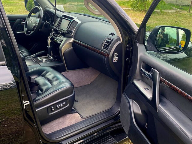 Черный Тойота Ленд Крузер, объемом двигателя 4.5 л и пробегом 201 тыс. км за 36000 $, фото 7 на Automoto.ua