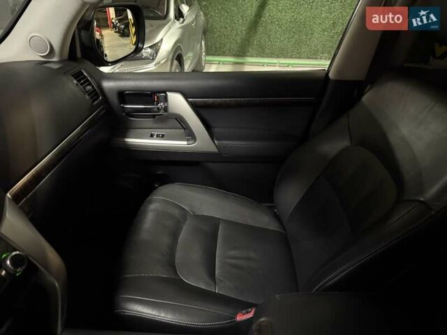 Чорний Тойота Ленд Крузер, об'ємом двигуна 4.5 л та пробігом 267 тис. км за 34900 $, фото 38 на Automoto.ua