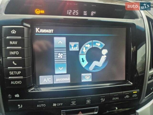 Чорний Тойота Ленд Крузер, об'ємом двигуна 4.46 л та пробігом 300 тис. км за 33000 $, фото 18 на Automoto.ua