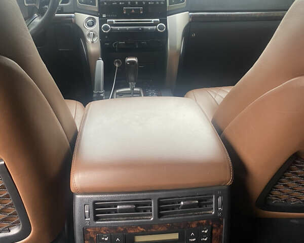 Черный Тойота Ленд Крузер, объемом двигателя 4.5 л и пробегом 200 тыс. км за 27000 $, фото 7 на Automoto.ua