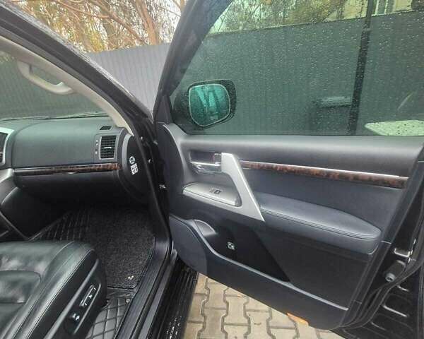 Чорний Тойота Ленд Крузер, об'ємом двигуна 4.46 л та пробігом 300 тис. км за 33000 $, фото 21 на Automoto.ua