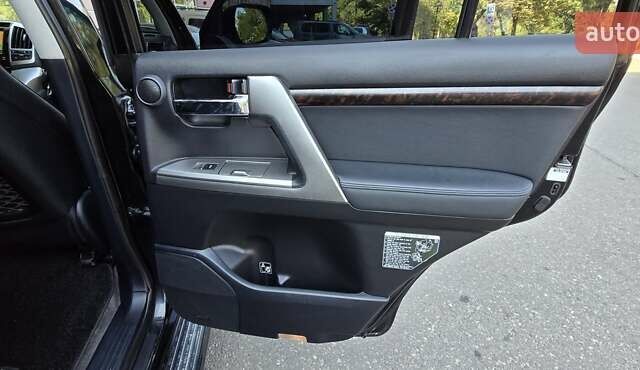 Чорний Тойота Ленд Крузер, об'ємом двигуна 4.61 л та пробігом 305 тис. км за 29000 $, фото 22 на Automoto.ua