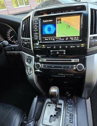 Чорний Тойота Ленд Крузер, об'ємом двигуна 4.61 л та пробігом 305 тис. км за 29000 $, фото 20 на Automoto.ua