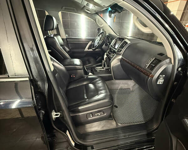 Черный Тойота Ленд Крузер, объемом двигателя 4.46 л и пробегом 140 тыс. км за 41000 $, фото 6 на Automoto.ua