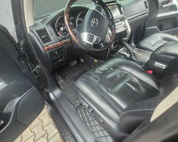 Чорний Тойота Ленд Крузер, об'ємом двигуна 4.46 л та пробігом 300 тис. км за 33000 $, фото 7 на Automoto.ua