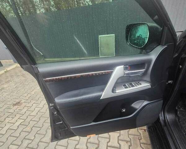 Чорний Тойота Ленд Крузер, об'ємом двигуна 4.46 л та пробігом 300 тис. км за 33000 $, фото 20 на Automoto.ua