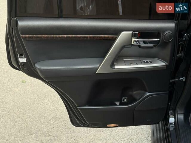 Черный Тойота Ленд Крузер, объемом двигателя 4.5 л и пробегом 174 тыс. км за 35500 $, фото 29 на Automoto.ua