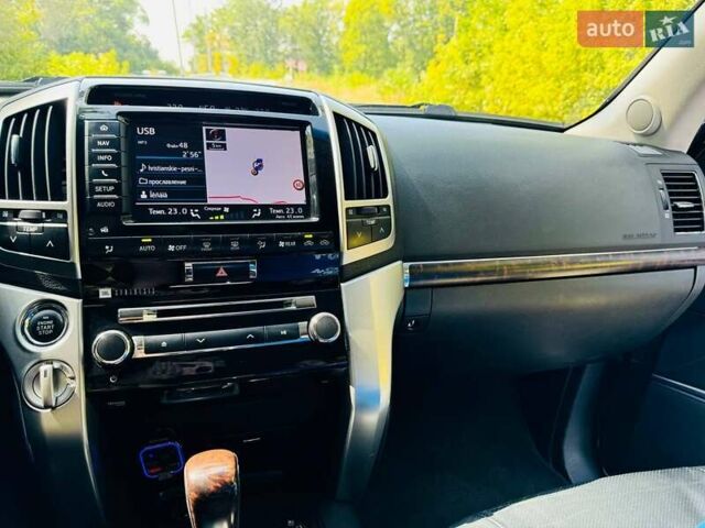 Черный Тойота Ленд Крузер, объемом двигателя 0 л и пробегом 307 тыс. км за 35000 $, фото 2 на Automoto.ua