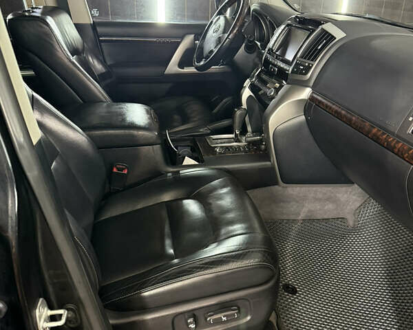 Черный Тойота Ленд Крузер, объемом двигателя 4.46 л и пробегом 140 тыс. км за 41000 $, фото 5 на Automoto.ua