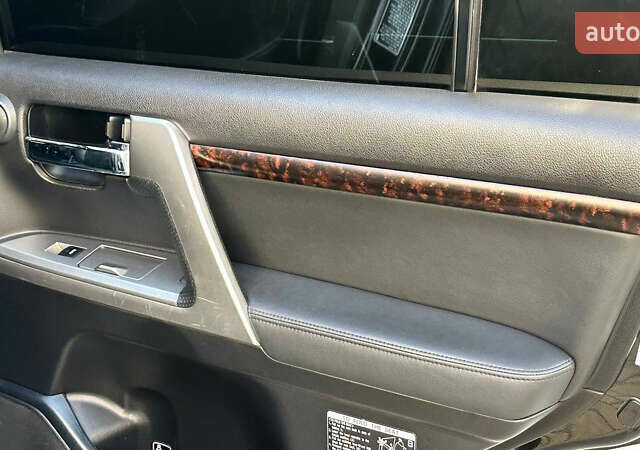 Чорний Тойота Ленд Крузер, об'ємом двигуна 4.46 л та пробігом 290 тис. км за 39000 $, фото 14 на Automoto.ua