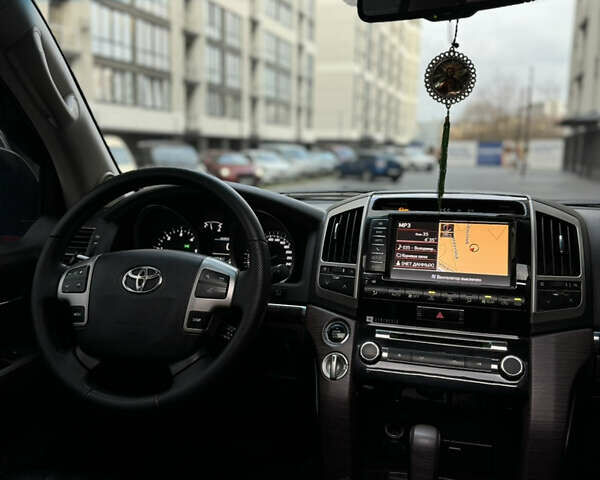 Чорний Тойота Ленд Крузер, об'ємом двигуна 4.46 л та пробігом 285 тис. км за 27800 $, фото 6 на Automoto.ua