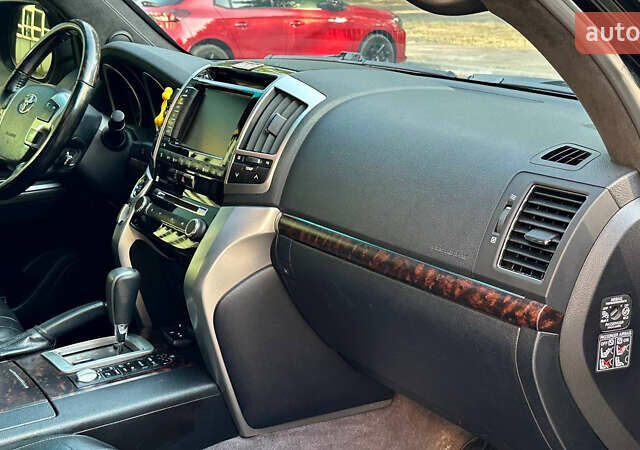 Чорний Тойота Ленд Крузер, об'ємом двигуна 4.46 л та пробігом 290 тис. км за 39000 $, фото 10 на Automoto.ua