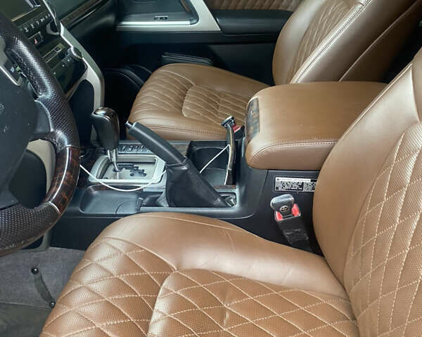 Черный Тойота Ленд Крузер, объемом двигателя 4.5 л и пробегом 200 тыс. км за 27000 $, фото 5 на Automoto.ua