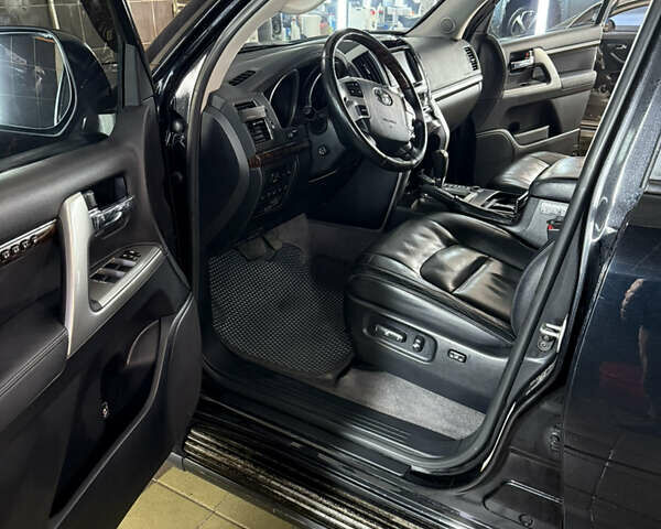 Черный Тойота Ленд Крузер, объемом двигателя 4.46 л и пробегом 140 тыс. км за 41000 $, фото 8 на Automoto.ua