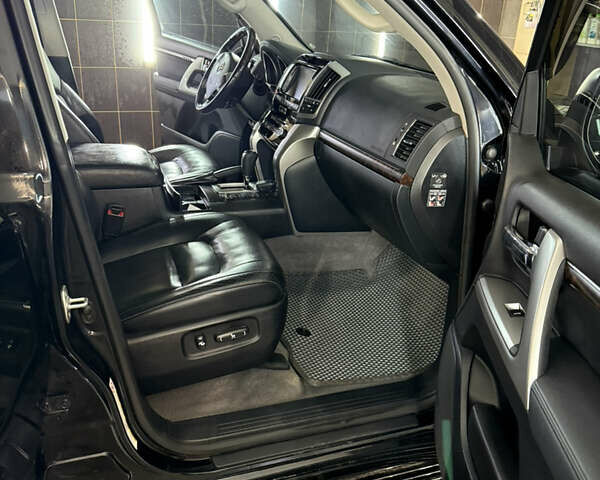 Черный Тойота Ленд Крузер, объемом двигателя 4.46 л и пробегом 140 тыс. км за 41000 $, фото 11 на Automoto.ua