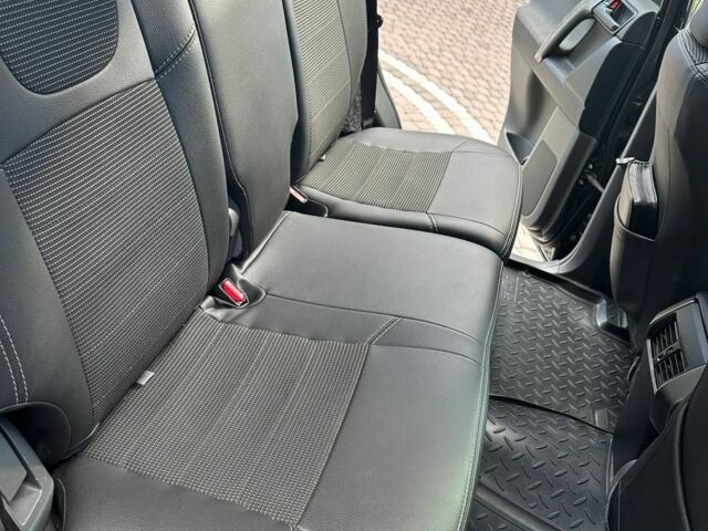 Черный Тойота Ленд Крузер, объемом двигателя 4 л и пробегом 180 тыс. км за 25500 $, фото 1 на Automoto.ua