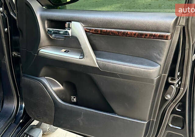 Чорний Тойота Ленд Крузер, об'ємом двигуна 4.46 л та пробігом 290 тис. км за 39000 $, фото 16 на Automoto.ua