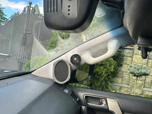 Черный Тойота Ленд Крузер, объемом двигателя 4 л и пробегом 180 тыс. км за 25500 $, фото 2 на Automoto.ua