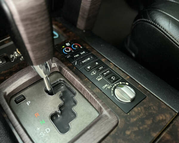 Чорний Тойота Ленд Крузер, об'ємом двигуна 4.46 л та пробігом 285 тис. км за 27800 $, фото 9 на Automoto.ua